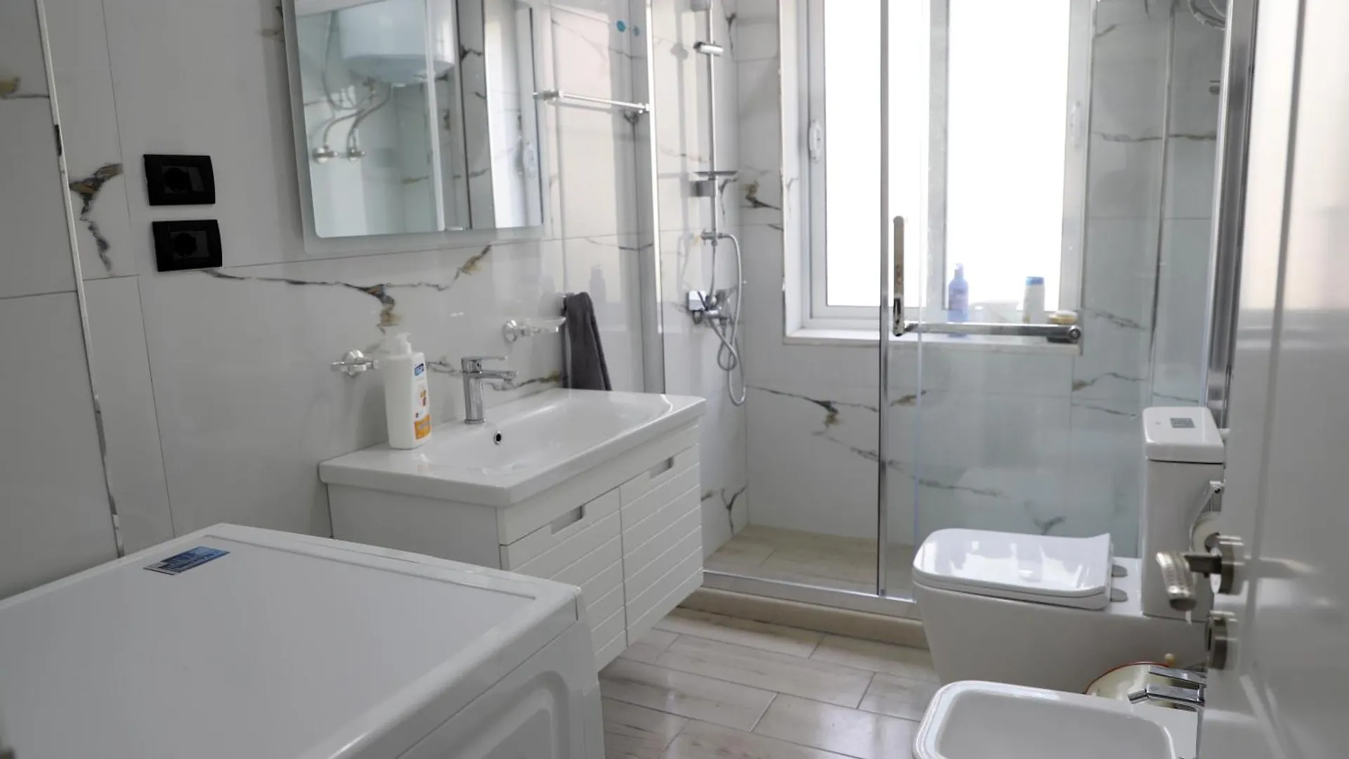 בראט Apartment Eda City Center אלבניה
